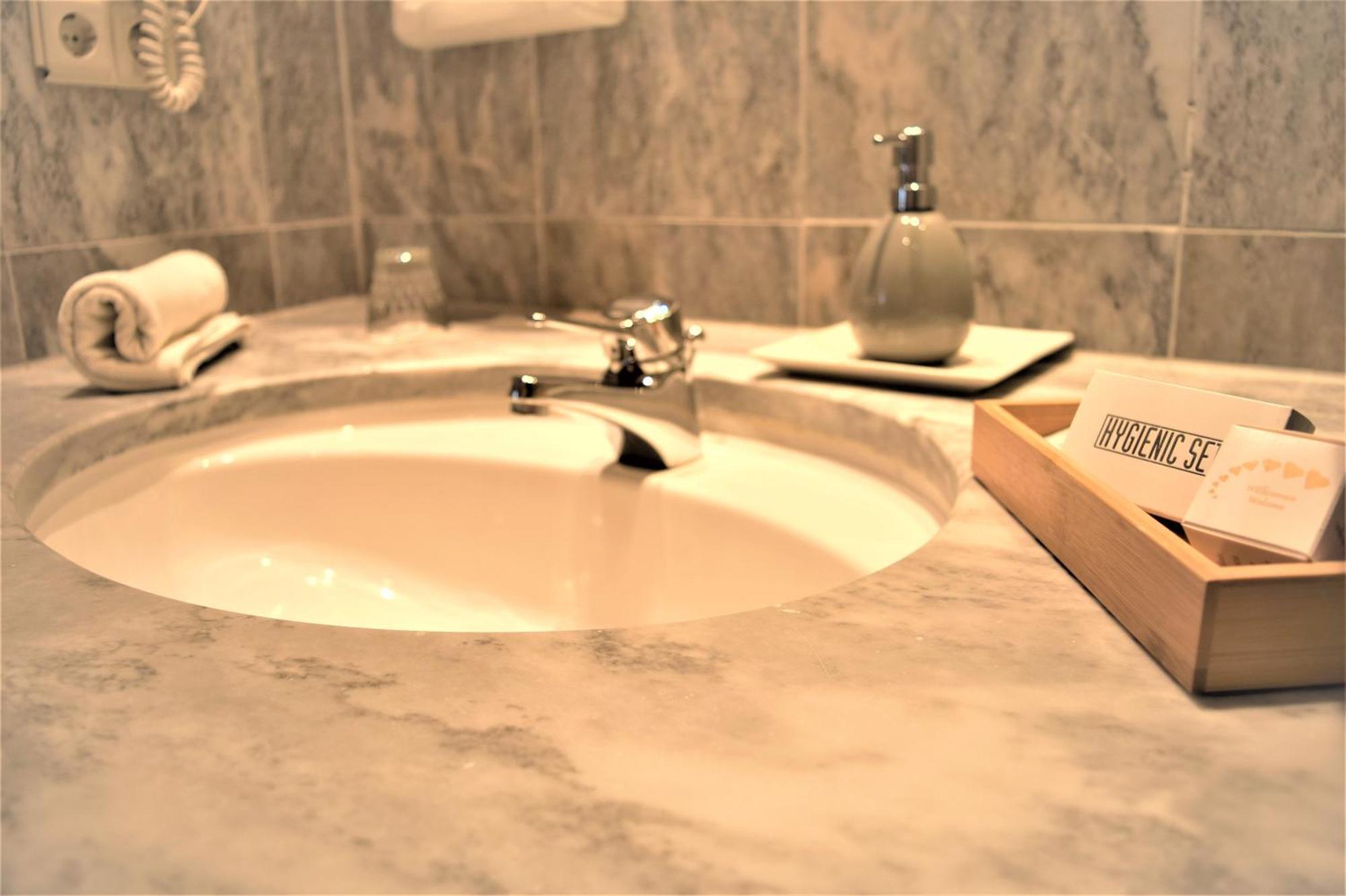קינדינג Hotel Zum Braeu מראה חיצוני תמונה