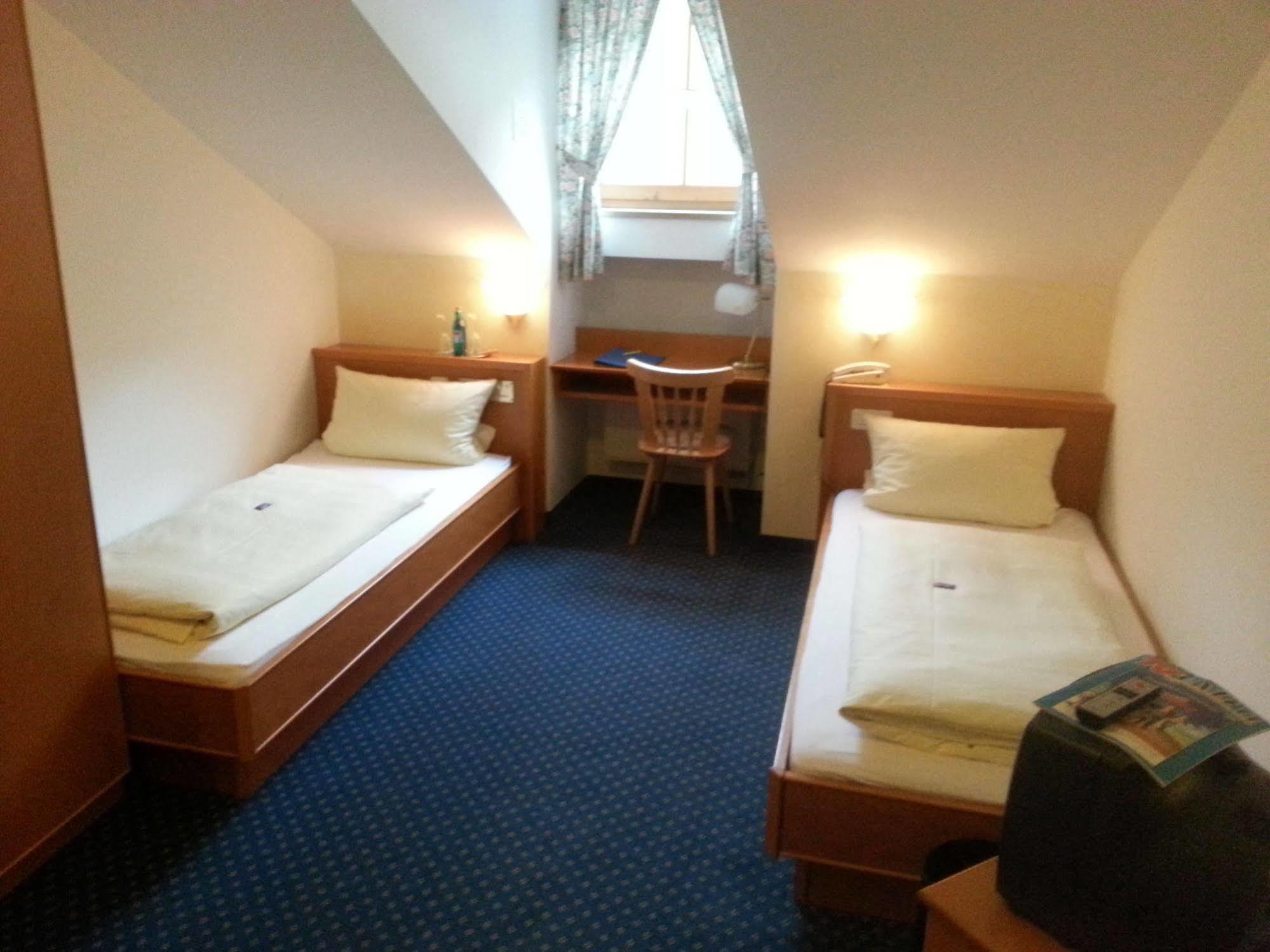 קינדינג Hotel Zum Braeu מראה חיצוני תמונה